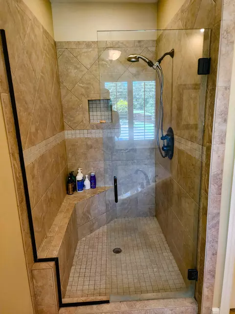 Bath - 233 Sidehill Dr, Ridgedale, MO 65739 photo 5 of 11