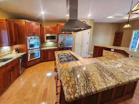 Kitchen - 233 Sidehill Dr, Ridgedale, MO 65739 photo 3 of 12