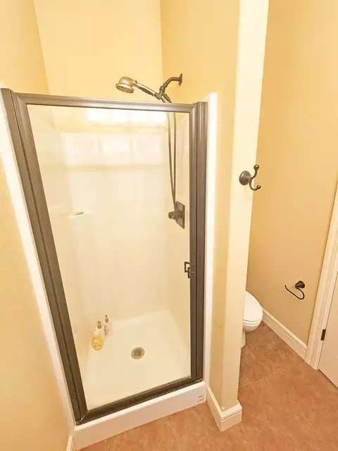 Bath - 233 Sidehill Dr, Ridgedale, MO 65739 photo 7 of 11