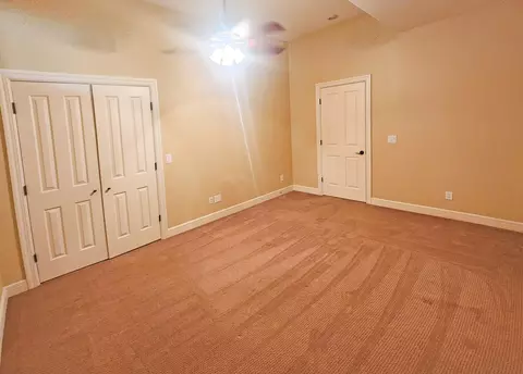 Bedroom - 233 Sidehill Dr, Ridgedale, MO 65739 photo 5 of 7