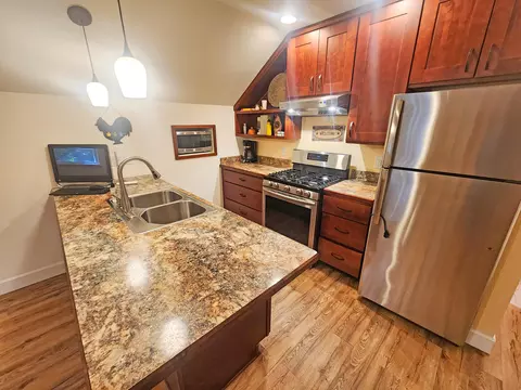 Kitchen - 233 Sidehill Dr, Ridgedale, MO 65739 photo 9 of 12