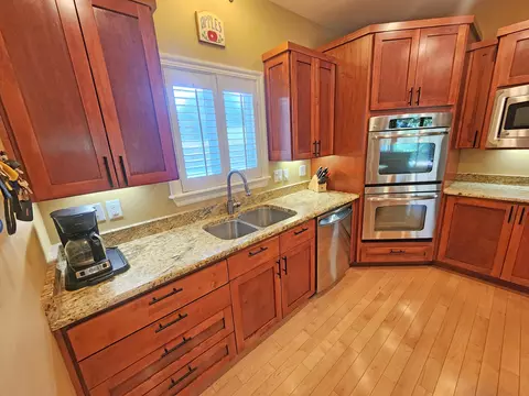 Kitchen - 233 Sidehill Dr, Ridgedale, MO 65739 photo 4 of 12