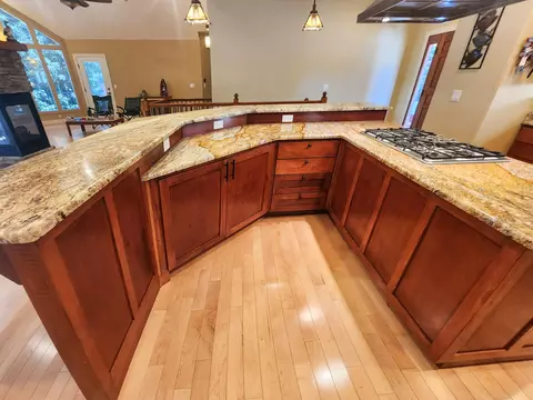 Kitchen - 233 Sidehill Dr, Ridgedale, MO 65739 photo 8 of 12
