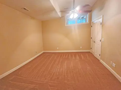 Bedroom - 233 Sidehill Dr, Ridgedale, MO 65739 photo 3 of 7