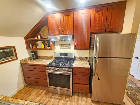 Kitchen - 233 Sidehill Dr, Ridgedale, MO 65739 photo 10 of 12
