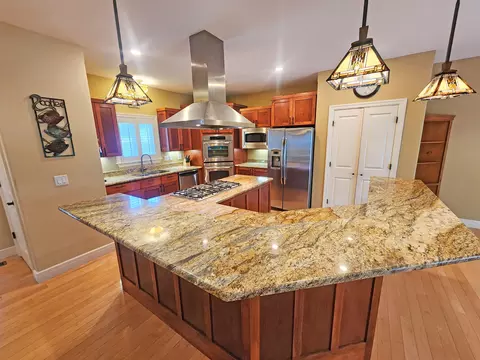 Kitchen - 233 Sidehill Dr, Ridgedale, MO 65739 photo 2 of 12