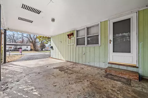 Exterior - 2643 W Walnut St, Springfield, MO 65806 photo 4 of 8