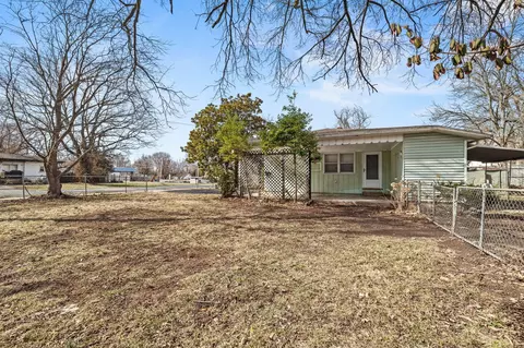 Exterior - 2643 W Walnut St, Springfield, MO 65806 photo 5 of 8