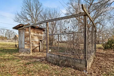 Exterior - 2643 W Walnut St, Springfield, MO 65806 photo 7 of 8
