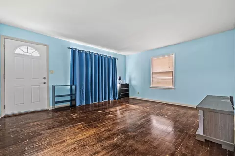Living - 2643 W Walnut St, Springfield, MO 65806 photo 3 of 5
