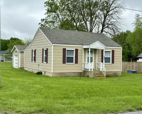 537 S Walnut St, Marshfield, MO 65706 photo 1