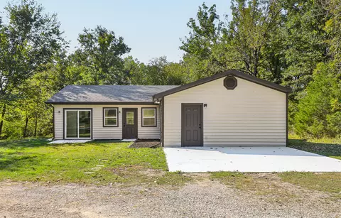 3820 N Royal Mountain Ln, Bolivar, MO 65613