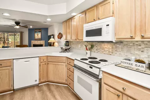 Kitchen - 149 The Blfs UNIT 1, Branson, MO 65616 photo 4 of 4