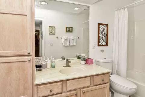 Bath - 149 The Blfs UNIT 1, Branson, MO 65616 photo 2 of 3