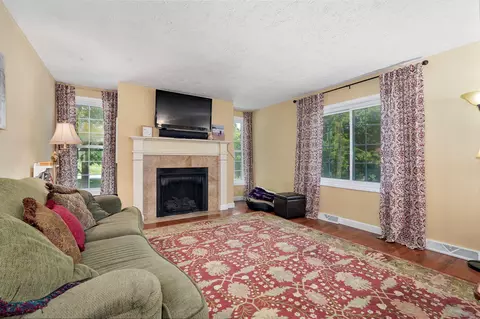 Living - 3060 W Ellison Dr, Springfield, MO 65810 photo 2 of 3
