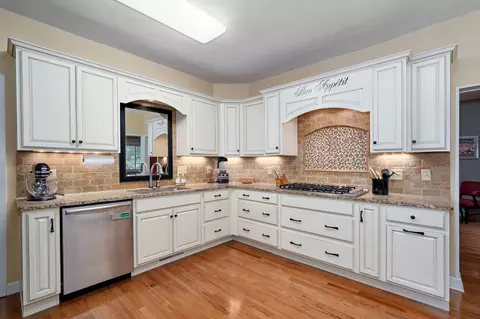 Kitchen - 3060 W Ellison Dr, Springfield, MO 65810 photo 3 of 7
