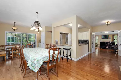 Dining - 3060 W Ellison Dr, Springfield, MO 65810 photo 2 of 3