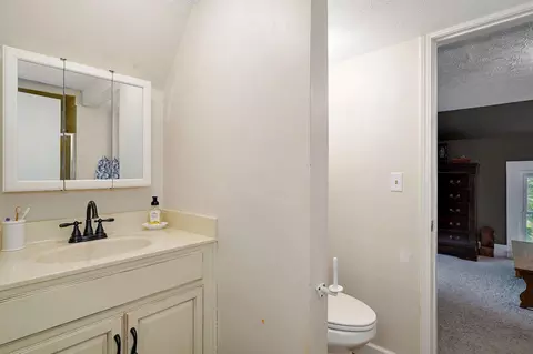 Bath - 3060 W Ellison Dr, Springfield, MO 65810 photo 4 of 6