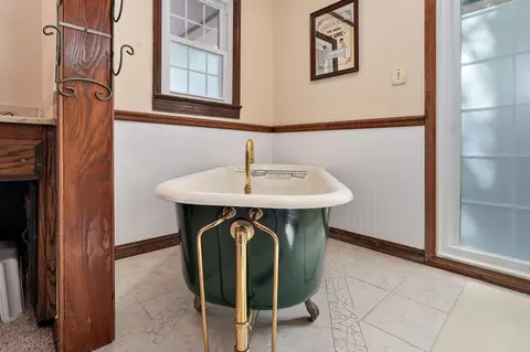Bath - 3060 W Ellison Dr, Springfield, MO 65810 photo 3 of 6