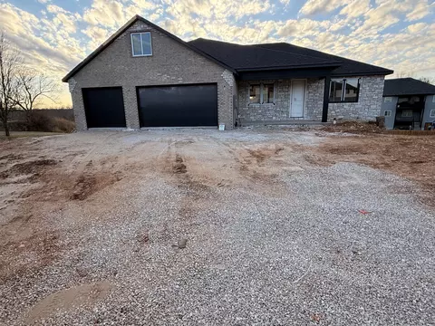 671 W Bridgewood Ct, Springfield, MO 65803