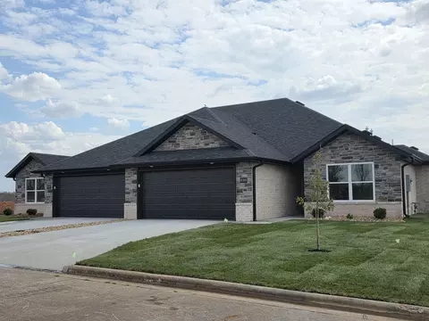 838 E 840 E Crystal Ave, Nixa, MO 65714