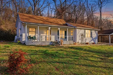 502 Myrtle St, Crane, MO 65633