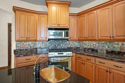 Kitchen - 3912 E Windsmore Dr, Springfield, MO 65802 photo 3 of 5