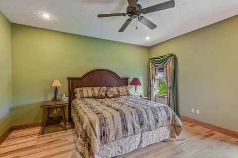 Bedroom - 3912 E Windsmore Dr, Springfield, MO 65802 photo 2 of 3