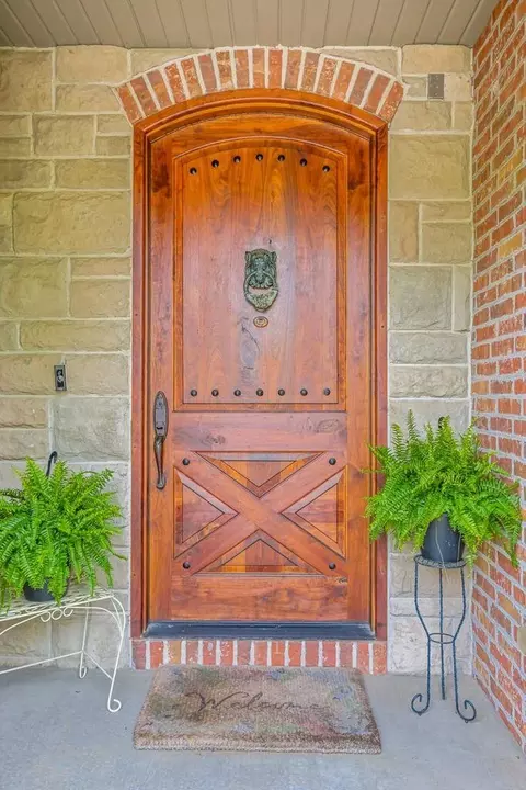 Entry Way - 3912 E Windsmore Dr, Springfield, MO 65802 photo 1 of 3