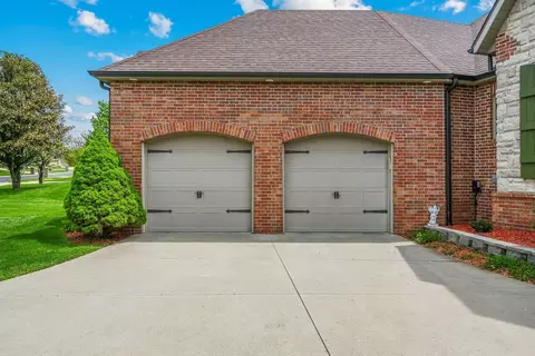 Exterior - 3912 E Windsmore Dr, Springfield, MO 65802 photo 7 of 15