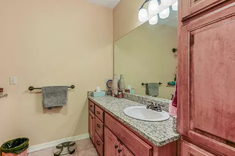 Bath - 3912 E Windsmore Dr, Springfield, MO 65802 photo 5 of 5