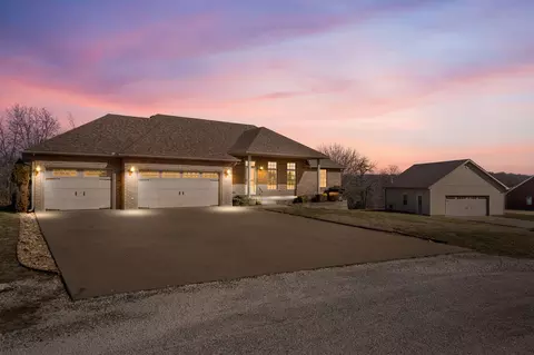 19419 Stone Meadow Trl, Warsaw, MO 65355