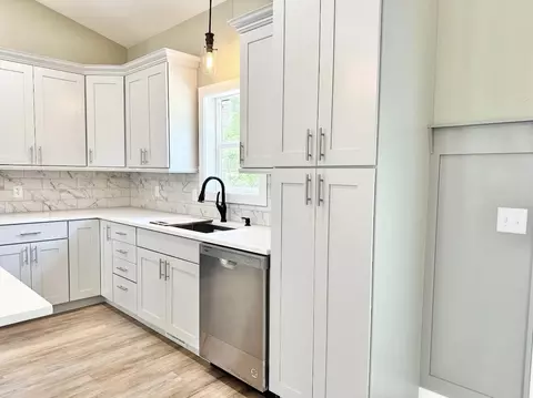 Kitchen - 97 Sparrow Ln, Shell Knob, MO 65747 photo 5 of 11