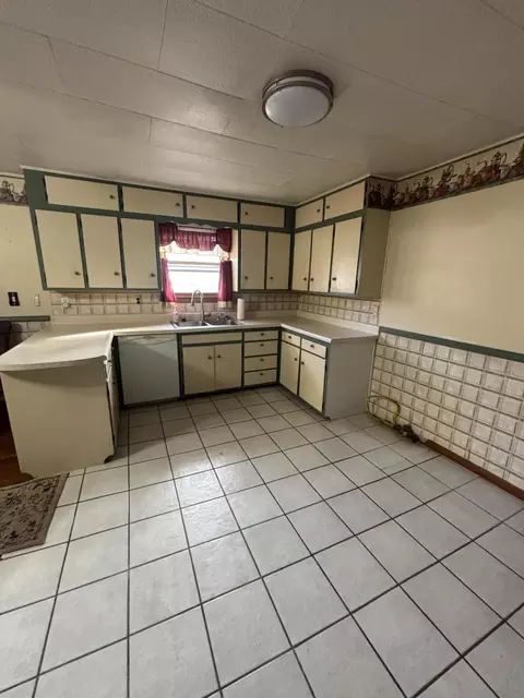 Kitchen - 314 Birch St, Monett, MO 65708 photo 3 of 3