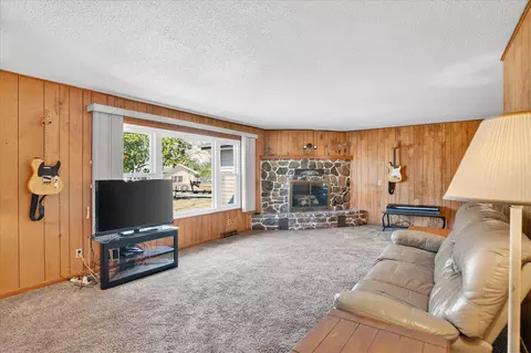 Living - 202 Cardinal Rd, Forsyth, MO 65653 photo 3 of 8
