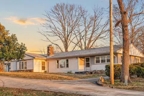 202 Cardinal Rd, Forsyth, MO 65653