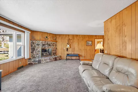 Living - 202 Cardinal Rd, Forsyth, MO 65653 photo 2 of 8