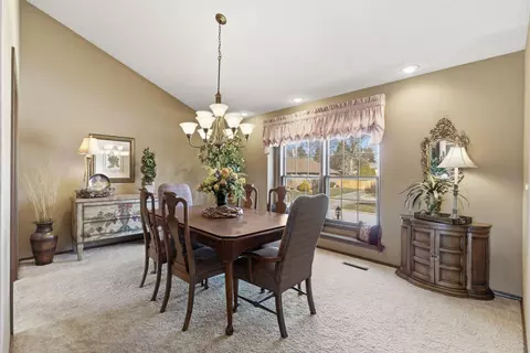Dining - 4058 E Linwood St, Springfield, MO 65809 photo 1 of 6
