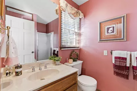 Bath - 4058 E Linwood St, Springfield, MO 65809 photo 1 of 4