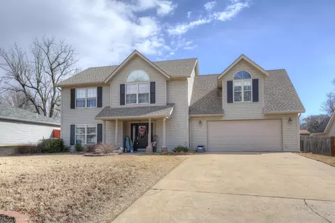 911 N Lincoln St, Carterville, MO 64835