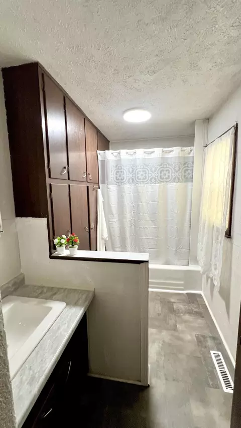 Bath - 502 7th St, Monett, MO 65708 photo 1 of 2