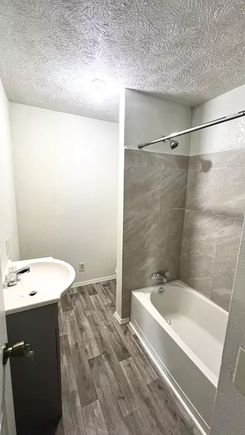 Bath - 502 7th St, Monett, MO 65708 photo 2 of 2
