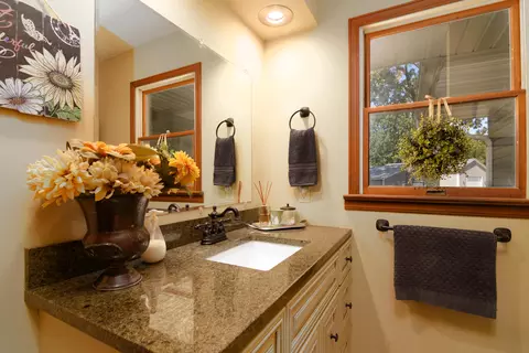 Bath - 195 Ludora Dr, Shell Knob, MO 65747 photo 1 of 4