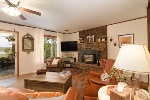 Living - 195 Ludora Dr, Shell Knob, MO 65747 photo 5 of 6