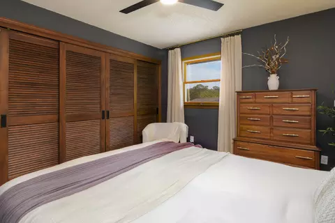 Bedroom - 195 Ludora Dr, Shell Knob, MO 65747 photo 2 of 6