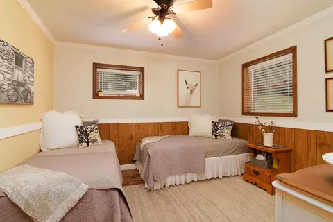 Bedroom - 195 Ludora Dr, Shell Knob, MO 65747 photo 5 of 6
