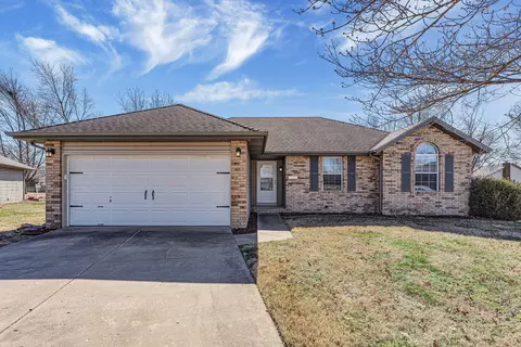 2600 N Wildberry Ct, Springfield, MO 65802