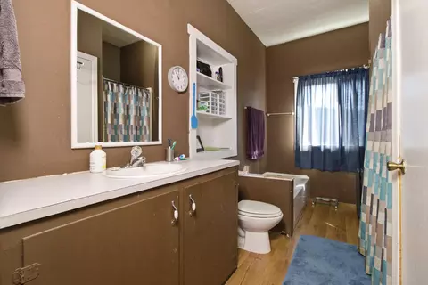 Bath - 190 W Main St, Gainesville, MO 65655 photo 1 of 1