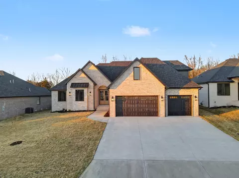 2157 N Silver Charm Ave, Springfield, MO 65802