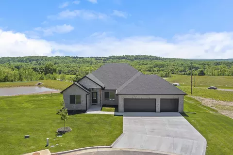5946 S Hearthstone Ct, Springfield, MO 65810